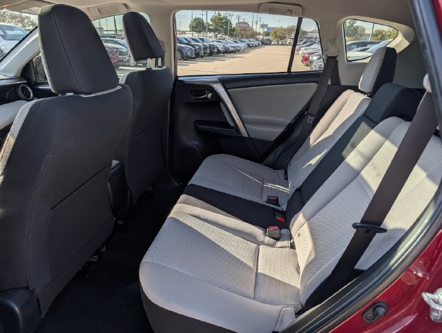Used 2018 Toyota RAV4 XLE FWD image 28