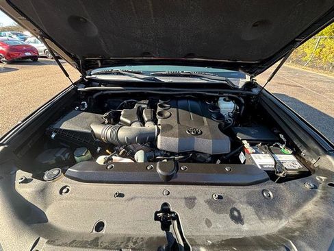 Used 2018 Toyota 4Runner SR5 image 47