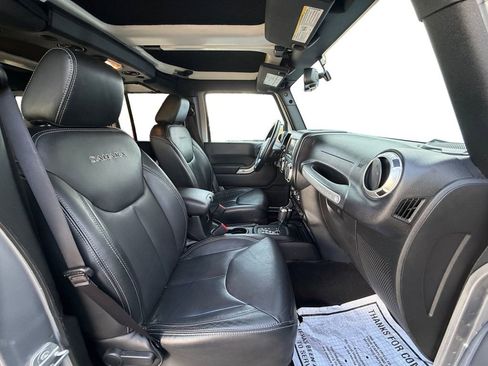 Used 2016 Jeep Wrangler Unlimited Sahara w/ Connectivity Group image 14