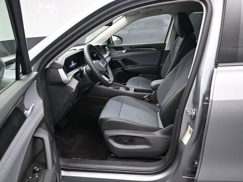New 2026 Volkswagen Tiguan SE AWD/4WD image 9