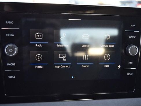 Certified 2025 Volkswagen Jetta SE w/ Sunroof Package image 14