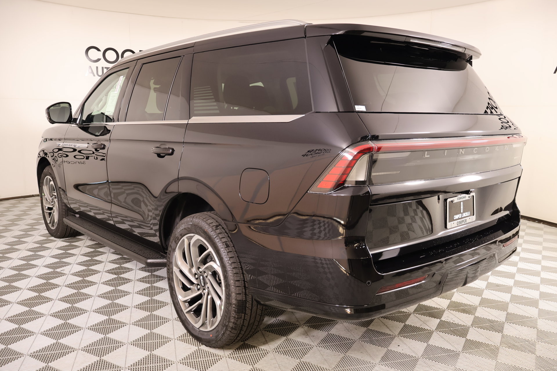 New 2026 Lincoln Navigator Premiere AWD/4WD image 24