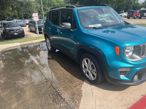 Used 2020 Jeep Renegade Limited w/ UConnect 8.4 Nav Group FWD image 4