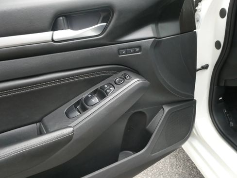 Used 2019 Nissan Altima 2.5 Platinum FWD image 16