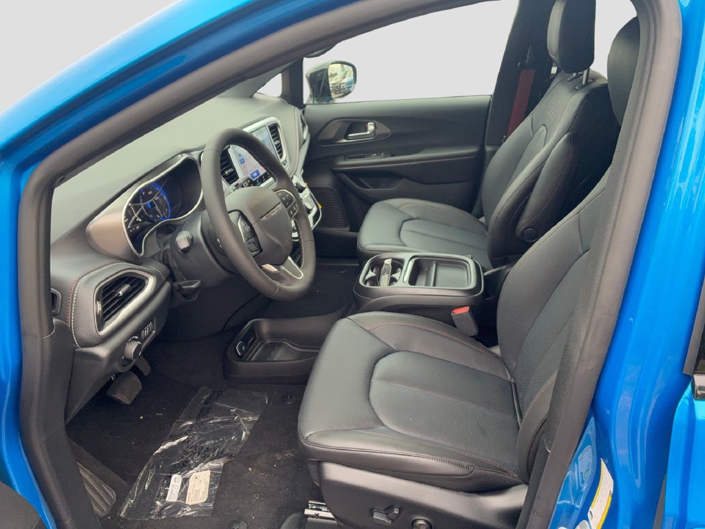 New 2027 Chrysler Pacifica Select AWD/4WD image 9