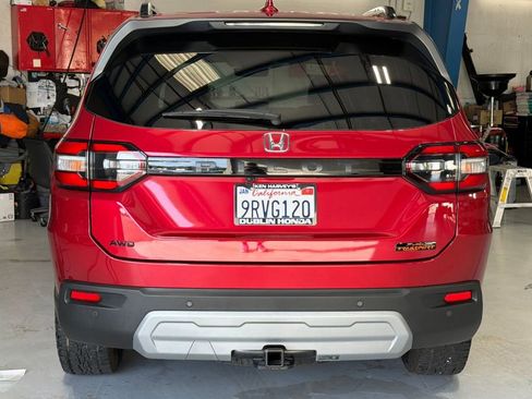 Used 2025 Honda Pilot TrailSport image 6