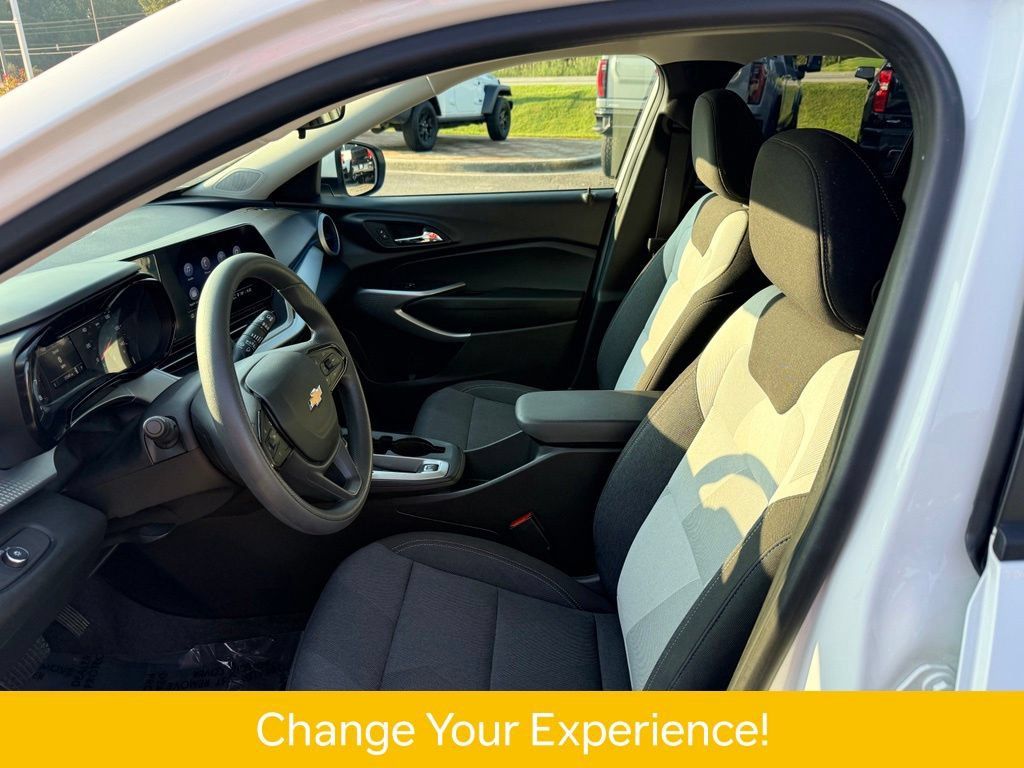 Used 2024 Chevrolet Trax LS w/ LS Convenience Package FWD image 6
