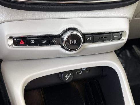 New 2026 Volvo XC40 B5 Plus w/ Protection Package Premier image 27