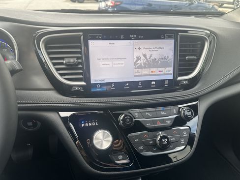 New 2026 Chrysler Pacifica Select FWD image 32