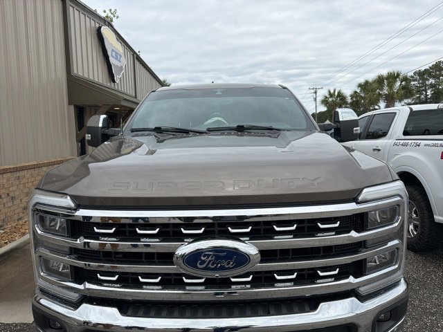 Used 2023 Ford F250 Lariat w/ Lariat Ultimate Package AWD/4WD image 3