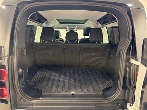 Used 2025 Land Rover Defender 110 S image 29