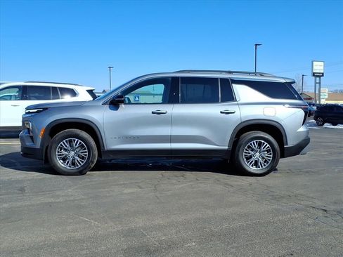 Certified 2025 Chevrolet Traverse LT image 9