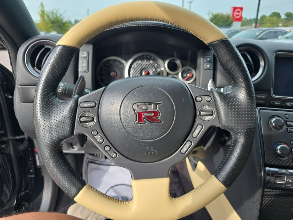Used 2015 Nissan GT-R Premium AWD/4WD image 22