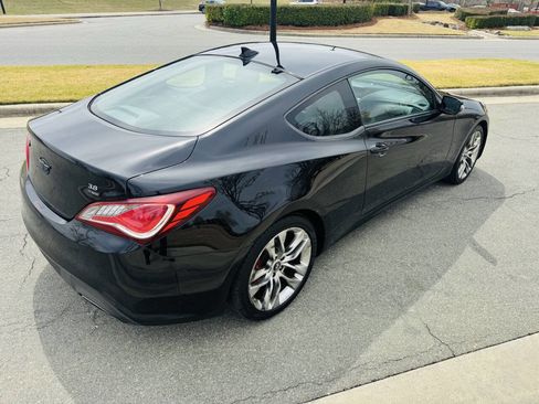 Used 2014 Hyundai Genesis 3.8 image 5