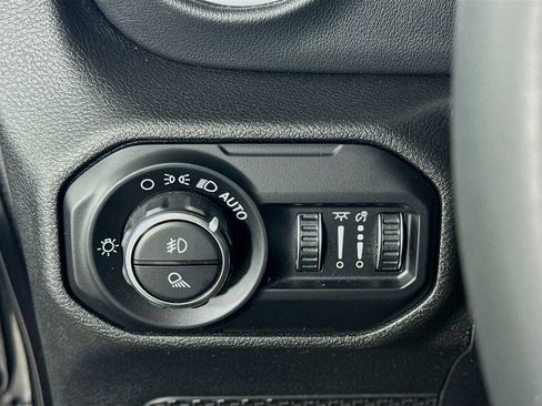 Used 2021 Jeep Gladiator Overland image 10