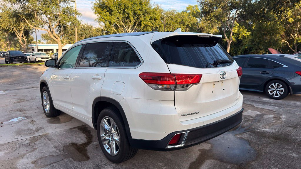 Used 2019 Toyota Highlander Limited FWD image 8
