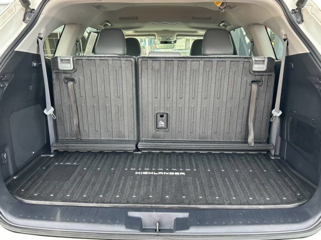 Used 2021 Toyota Highlander Limited AWD/4WD image 11