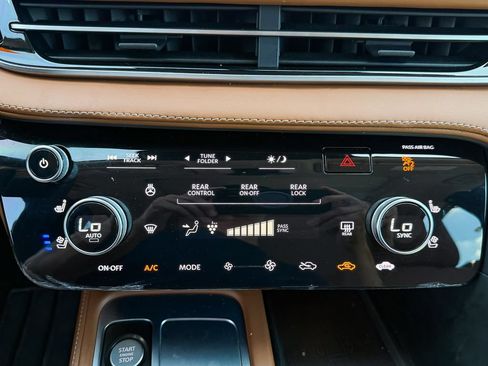 Used 2023 INFINITI QX60 Sensory w/ Vision Package AWD/4WD image 13