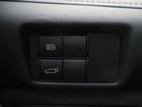 Used 2020 Toyota Highlander XLE FWD image 40