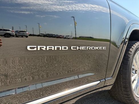 Used 2022 Jeep Grand Cherokee L Summit w/ Luxury Tech Group V AWD/4WD image 46