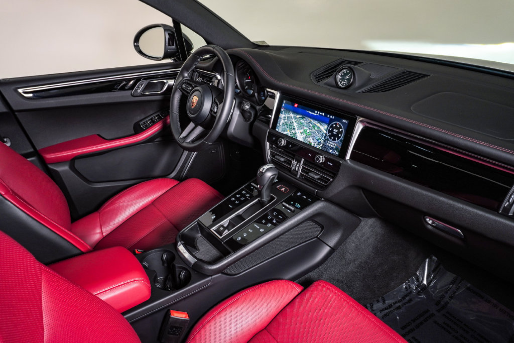 Certified 2026 Porsche Macan AWD/4WD image 14