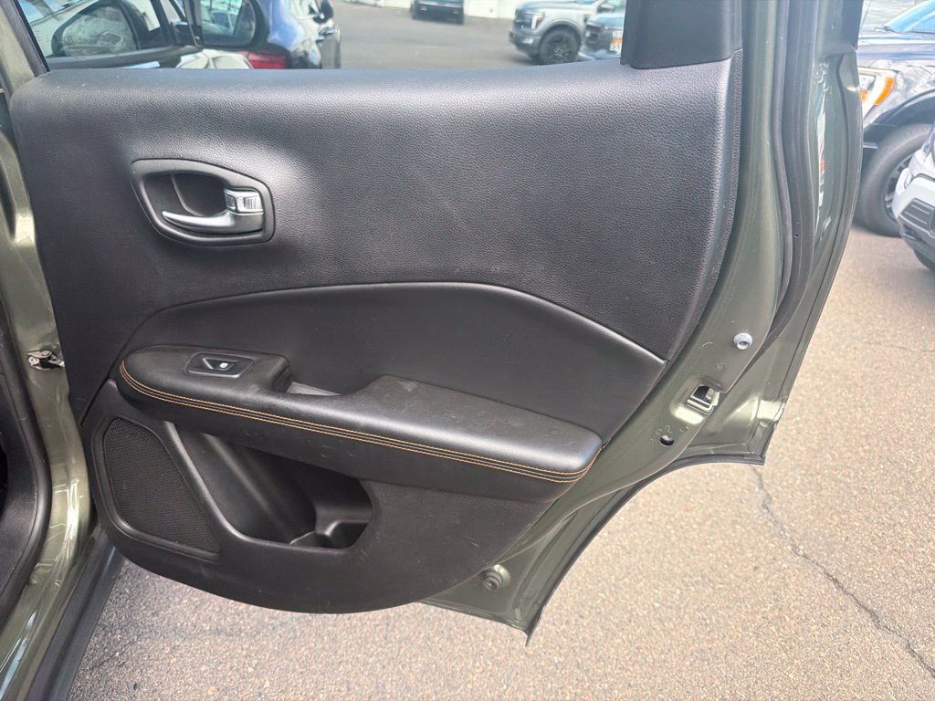 Used 2018 Jeep Compass Limited w/ Navigation Group AWD/4WD image 16