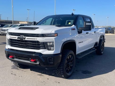 Used 2024 Chevrolet Silverado 2500 Custom w/ Custom Value Package AWD/4WD image 3