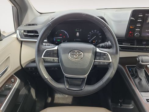 Used 2023 Toyota Sienna XLE AWD/4WD image 12
