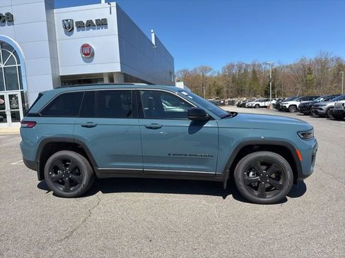 New 2026 Jeep Grand Cherokee Limited w/ Limited Altitude Package AWD/4WD image 2
