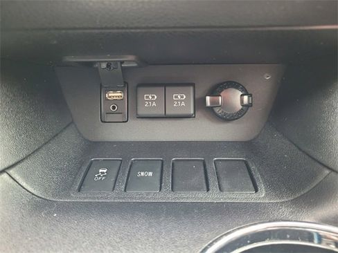 Used 2019 Toyota Highlander image 26