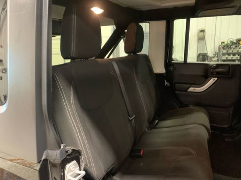 Used 2016 Jeep Wrangler Unlimited Sahara w/ Connectivity Group image 22