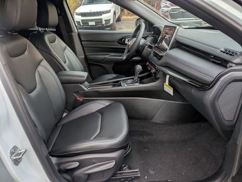 New 2026 Jeep Compass Limited image 29