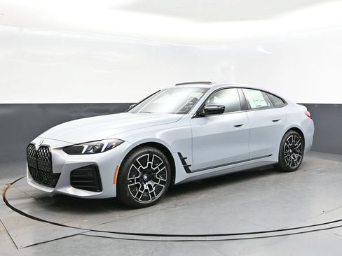 Used 2026 BMW 430i w/ M Sport Package RWD image 3