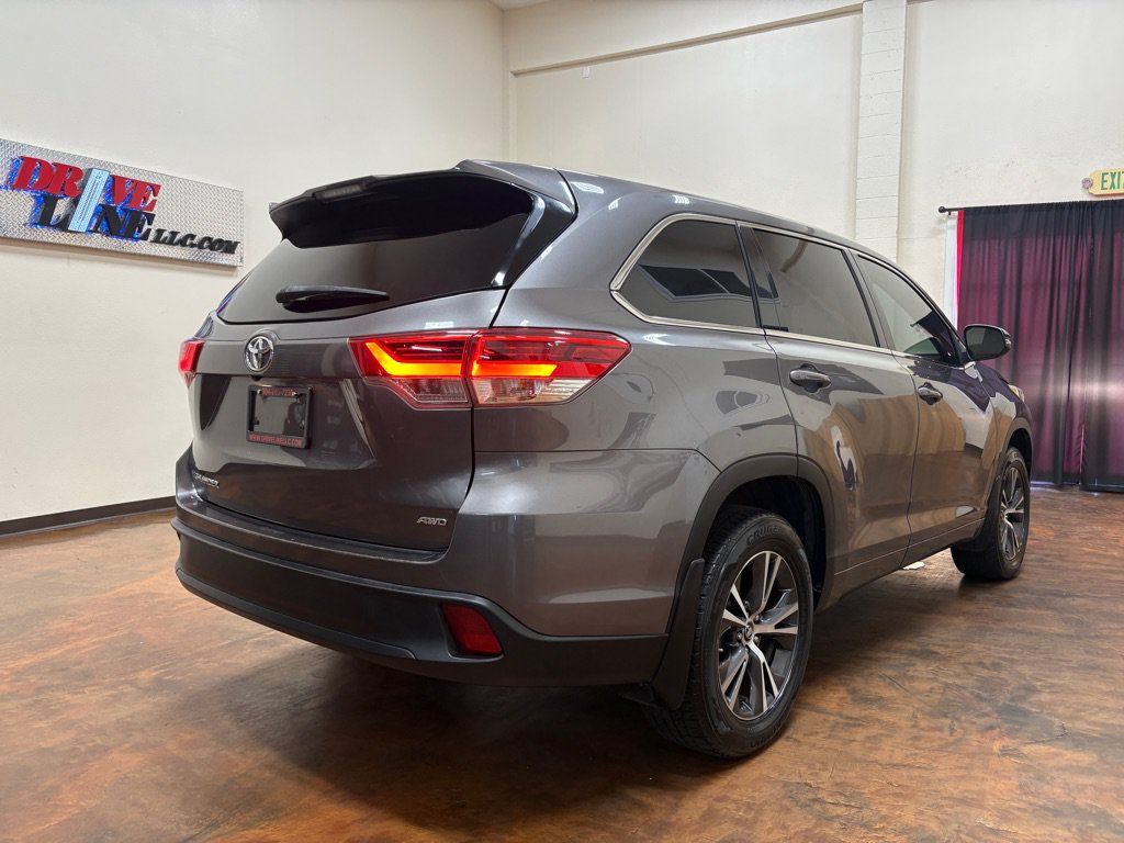 Used 2018 Toyota Highlander LE AWD/4WD image 10