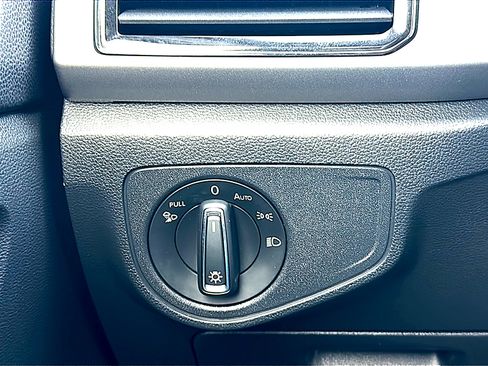 Used 2020 Volkswagen Atlas Cross Sport SEL R-Line image 35