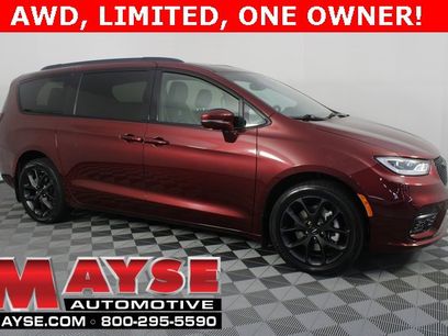 Used 2021 Chrysler Pacifica Limited w/ Uconnect Theater Family Group