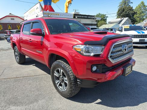 Used 2017 Toyota Tacoma TRD Sport w/ Tow Package AWD/4WD image 11