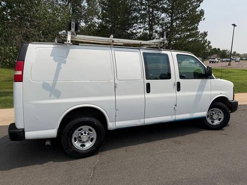 Used 2015 Chevrolet Express 2500 RWD image 4