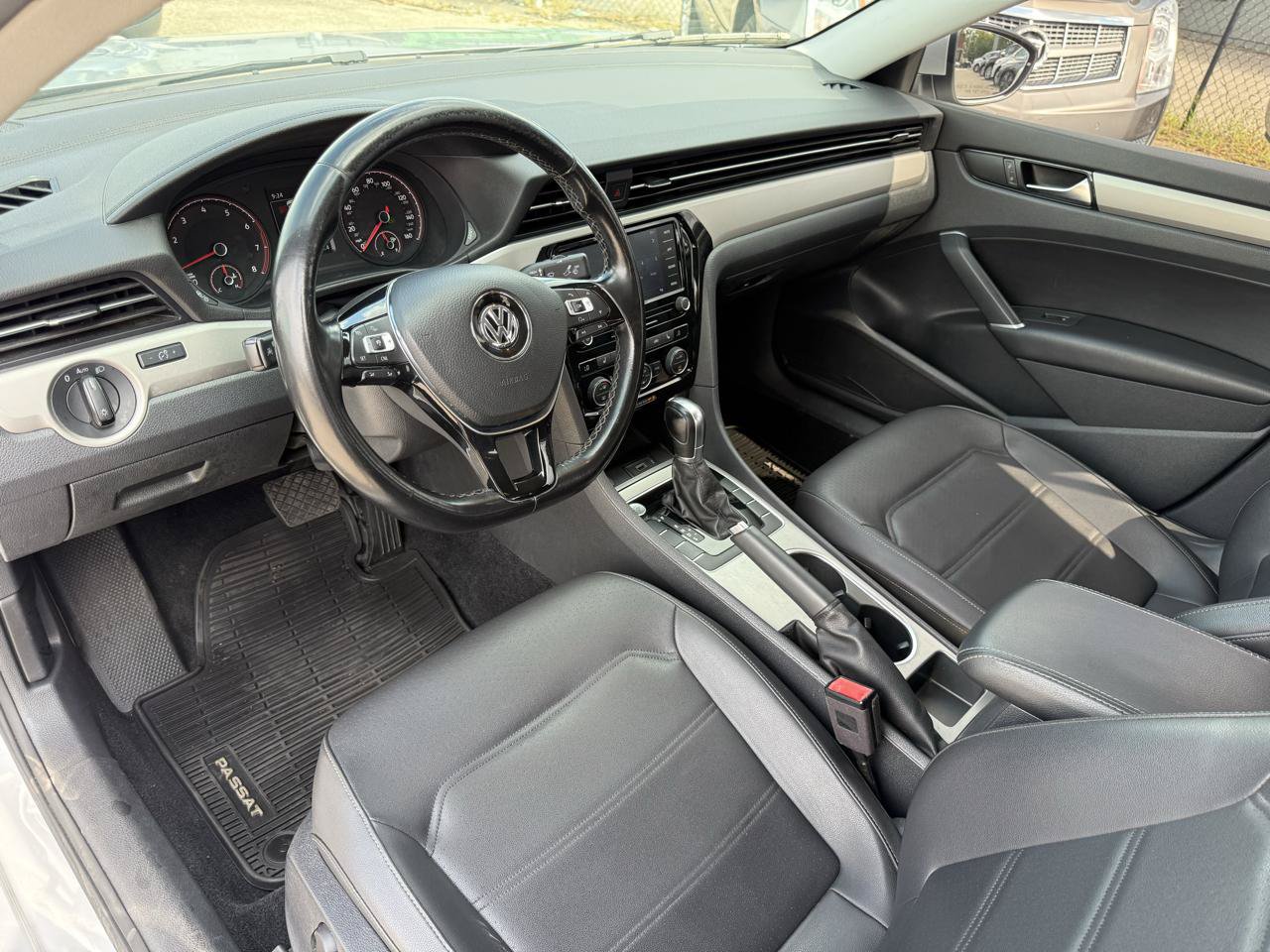 Used 2020 Volkswagen Passat 2.0T SE FWD image 18