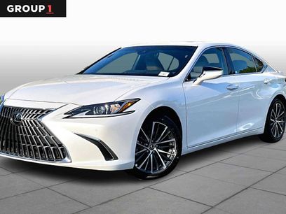 New 2025 Lexus ES 300h w/ Premium Package