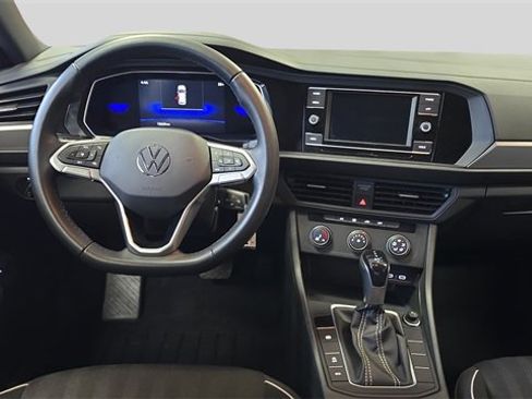 Used 2022 Volkswagen Jetta Sport image 9