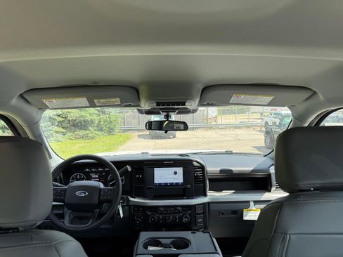New 2025 Ford F550 4x4 Crew Cab image 8