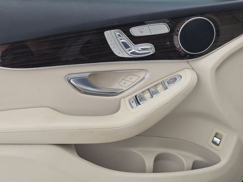 Used 2016 Mercedes-Benz GLC 300 image 23