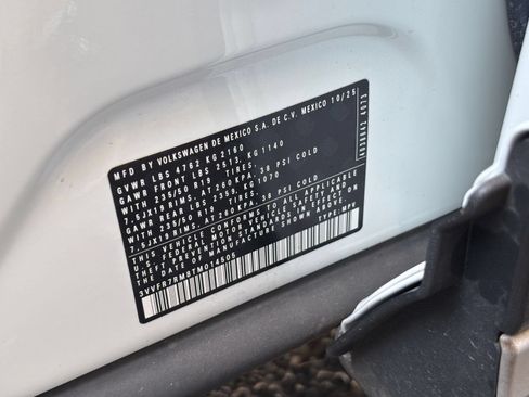 Used 2026 Volkswagen Tiguan SE FWD image 30