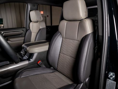 Used 2024 Chevrolet Silverado 2500 ZR2 w/ Technology Package image 4