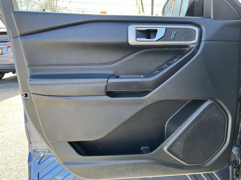 Used 2020 Ford Explorer XLT w/ Equipment Group 202A image 12