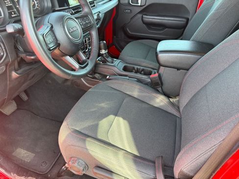 Used 2024 Jeep Wrangler Unlimited Rubicon AWD/4WD image 14