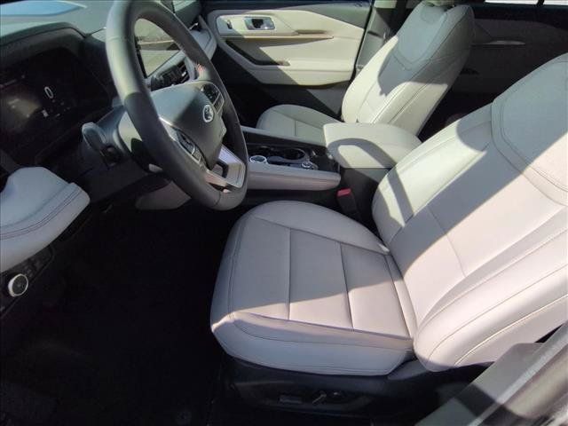 Used 2026 Ford Explorer Active w/ Active Comfort Package RWD image 17