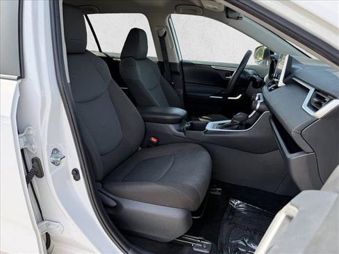 Used 2025 Toyota RAV4 XLE FWD image 13