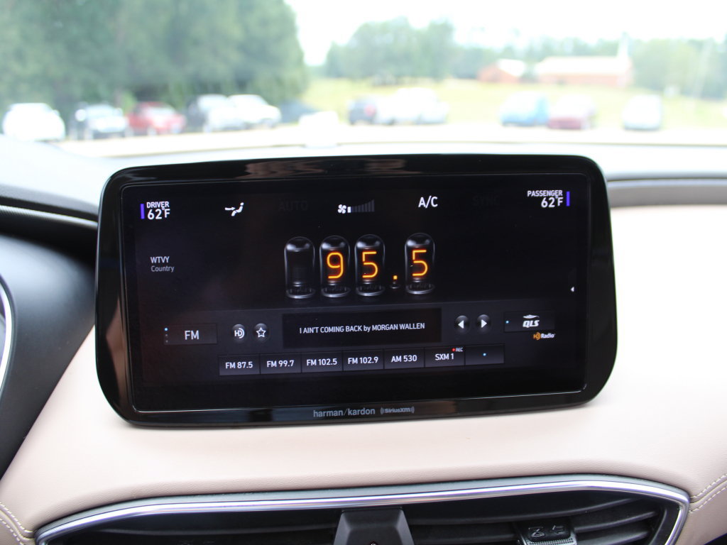 Used 2022 Hyundai Santa Fe Limited FWD image 12